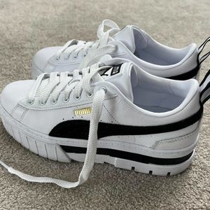 Platform Pumas! Size 7